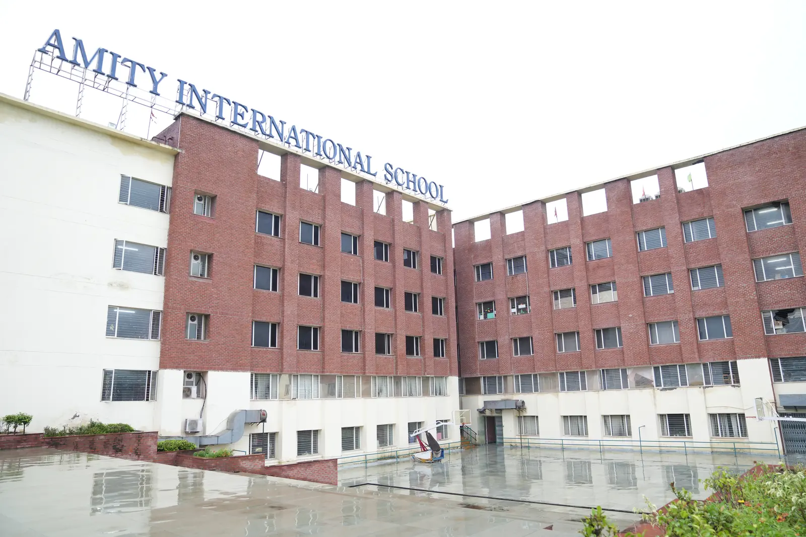 Amity International School, Vrindavan Yojana